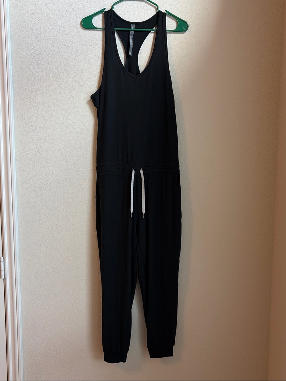 Vuori Women's Sz M Black Sleeveless Jumpsuit Drawstring Waist Stretch